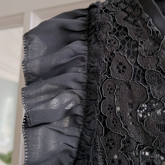LOFT lace top with ruffle sleeves - Picture 3 of 6